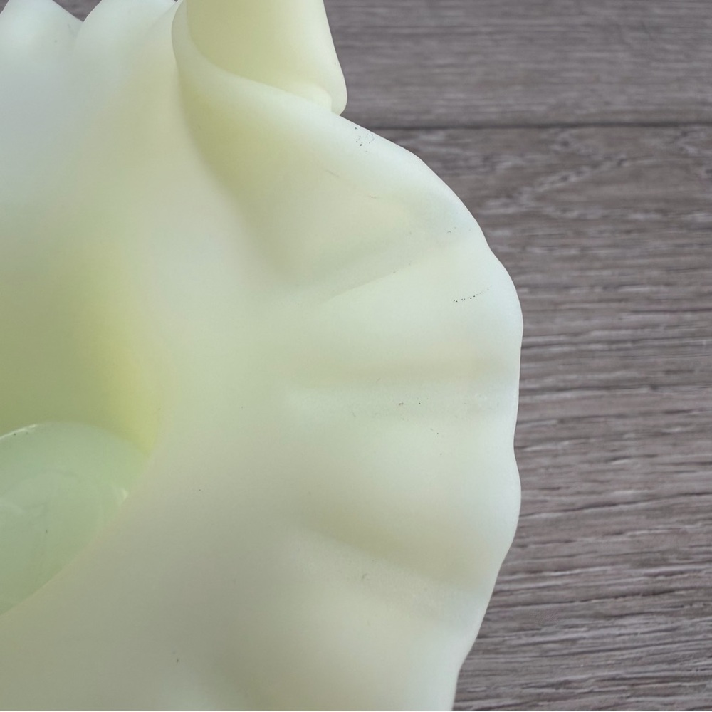 FENTON VINTAGE URANIUM GLASS CUSTARD SATIN RUFFLED BASKET W HAND PAINTED FLOWER - Picture 8 of 12